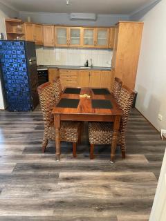 Central Shenton unit Outside Dog Friendly, near hospital - 8