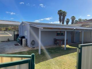 Central Shenton unit Outside Dog Friendly, near hospital - Geraldton - 2