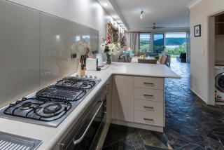 Poinciana Lodges - Ocean Views - Hamilton Island - 2