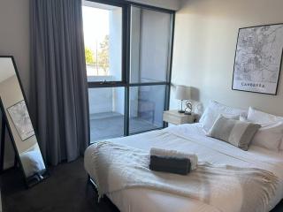 Modern Griffith Apartment - 5