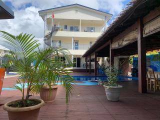 Alec's Hotel - 8