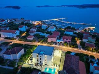 Sunny Day Luxury Holiday Apartments - 1