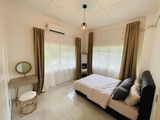 British Granny's Cottage in Georgetown - Jelutong - 1