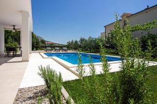 Family House "Villa Gyra" with Private Swimming Pool, Indoor BBQ, Gym and Gaming room! - Podstrana - 4