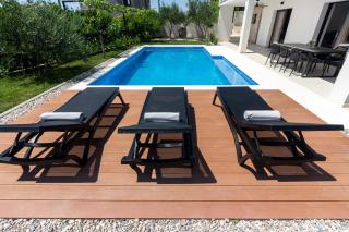 Family House "Villa Gyra" with Private Swimming Pool, Indoor BBQ, Gym and Gaming room! - Podstrana - 3
