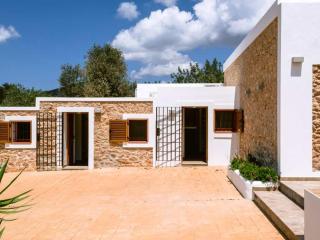 Can Pep Luis Can Pep Mortera is located in the beautiful countryside near to Playa den Bossa - Ibiza Town - 1
