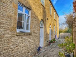 Cotswold Chapel, sleeps up to 5 in kingsize beds - Chipping Norton - 0