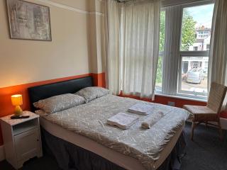 Malvern Lodge Guest House- Close to Beach, Train Station & Southend Airport - Southend-on-Sea - 8