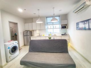 Deluxe Suites 2, Netflix ,2-5 pax, Georgetown - George Town - 9