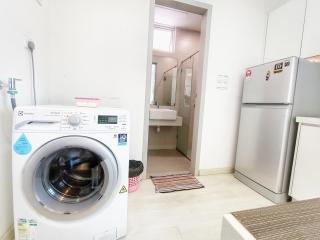 Deluxe Suites 2, Netflix ,2-5 pax, Georgetown - 6