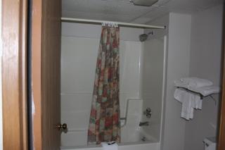 Lake Erie Lodge - Lakemont Landing - 5