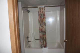 Lake Erie Lodge - Lakemont Landing - 3