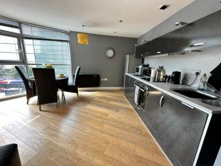 Fantastic and modern city centre flat with FREE parking! - 4