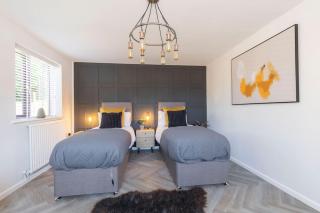 Stunning 6 Bed 3 Bath Detached Home in Cheltenham - Golden Valley - 5