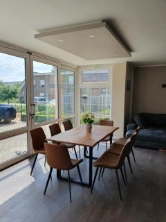 Neumühler Hof Ferienwohnung "Stefan" bietet 4 Schlafzimmer und 4 Bäder , eine Große Badewanne und großer Terrasse zum Garten, kostenfreie Parkmöglichkeiten - Schwerin - 5