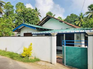 Saki Villa, boat tours & sea food with rotti - 0