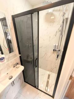 Entire Apartment hosted by Pius - Redhill - 1