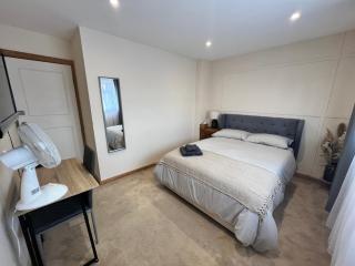 Beautiful Room for ONE Person - free Netflix, Amazon Prime & Disney plus - Bromley - 0