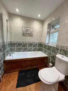 Beautiful Room for ONE Person - free Netflix, Amazon Prime & Disney plus - Bromley - 3