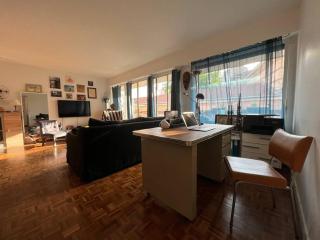 Grand appartement avec balcon et parking gratuit sur place - Paris - 8
