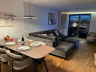 Luxury 2 Bedroom Apartment in Central Watford - Watford - 0