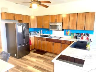 THE HONOMU HOUSE - Gorgeous, Spacious 4Bd2Ba Home near Waterfalls and Hilo, Sleeps 12! - Honomu - 4
