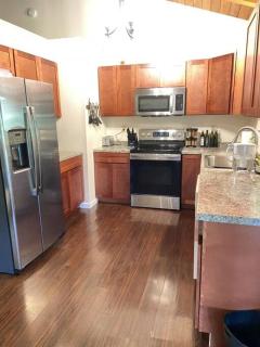 Peaceful, Private Master Bedroom with Own Bath near HILO, with AC! - Keaau - 3