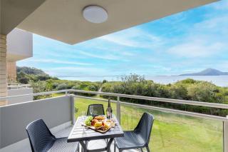Ocean Shores, 7 27 Weatherly Cl - waterfront with fabulous views and WiFi - Nelson Bay - 3