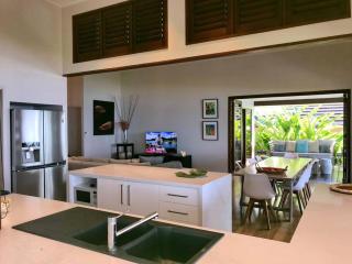 The Artist House - Absolute Beachfront - South Mission Beach - 1