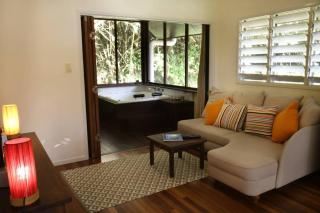 Lillypads Yellow Cottage - Rainforest Getaway - Mission Beach - 2