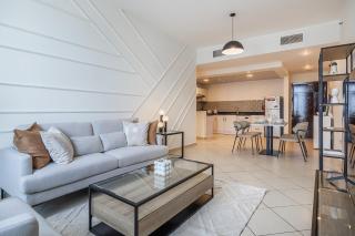 1BDR Apartment I Close To Metro I Marina Diamond 4 - Dubai - 2