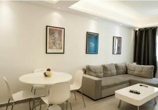 SYNTAGMA VOULIS STREET MODERN APARTMENT - Atene - 8