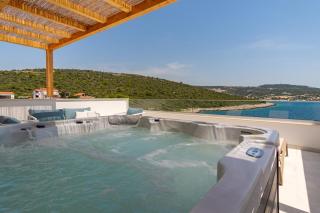 Beachfront Villa Larisa with Whirlpool, Media room - Rogoznica - 5