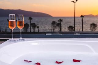 Azar Luxury Suites - Vlorë - 9