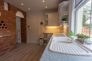 Stunning Rural Apartment - Sleeps 4 - Parking - Lichfield - 8