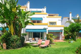 Spacious Beachfront Holiday Home - Estepona - 0