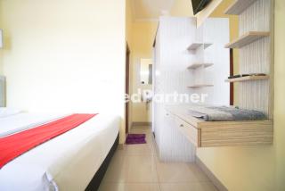 Indah Residence Syariah Mitra RedDoorz - Giacarta - 5