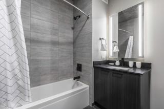 W Loop 1BR w Gym Pool WD nr Fulton Mkt CHI-213 - 3