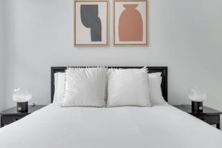 W Loop 1BR w Gym Pool in heart of Greektown CHI-530 - 1