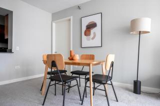 Loop 1BR w gym pool lounge 1 block from L CHI-699 - 5