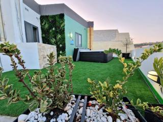 Millennium Penthouse with private Hot Tub Gozo - 2