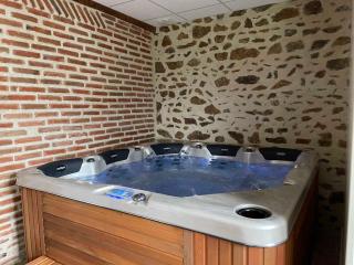 Maison de Ferme Rénovée avec SPA, Salle de Jeux et Activités pour Enfants - FR-1-489-28 - Cressanges - 5