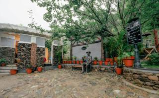 Summit Bougainvillea Tea Resort - 5