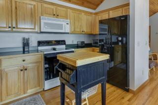 Maggie Valley Vacation Rental with Hot Tub - Maggie Valley - 2