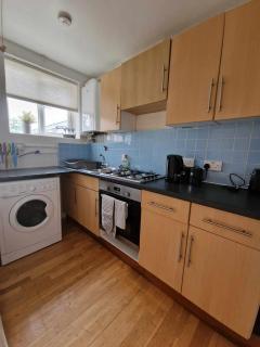 Studio Apartment, Private Parking, Walk To Centre, Uni and Hospital, Long Stay Prices - 5