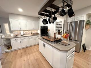 Group House Sleeps 26 THE ATTIC - 2 Miles to Cedar Point - Sandusky - 8