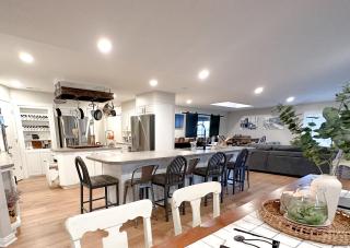 Group House Sleeps 26 THE ATTIC - 2 Miles to Cedar Point - Sandusky - 7