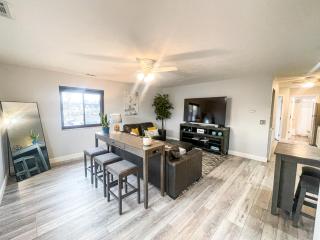 Side-by-Side Family Apartments - Sleeps 15 Total - Huron - 9
