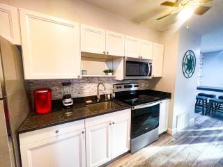 Side-by-Side Family Apartments - Sleeps 15 Total - 1