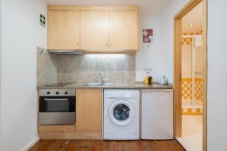 Host Wise - Modern Studios with Terrace - Walk Everywhere - Oporto - 3